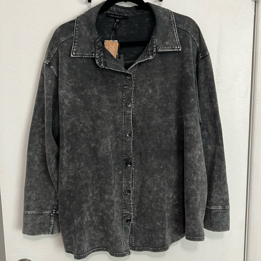 ✨BNWT✨ Button Down Acid Wash Top